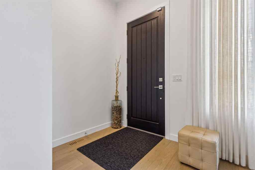 MLS® A2239480 - 2035 Westmount Road NW in West Hillhurst Calgary, Residential