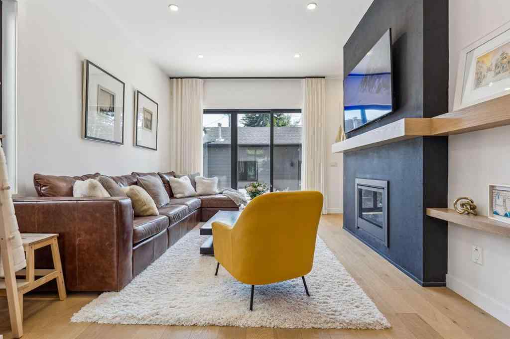 MLS® A2239480 - 2035 Westmount Road NW in West Hillhurst Calgary, Residential