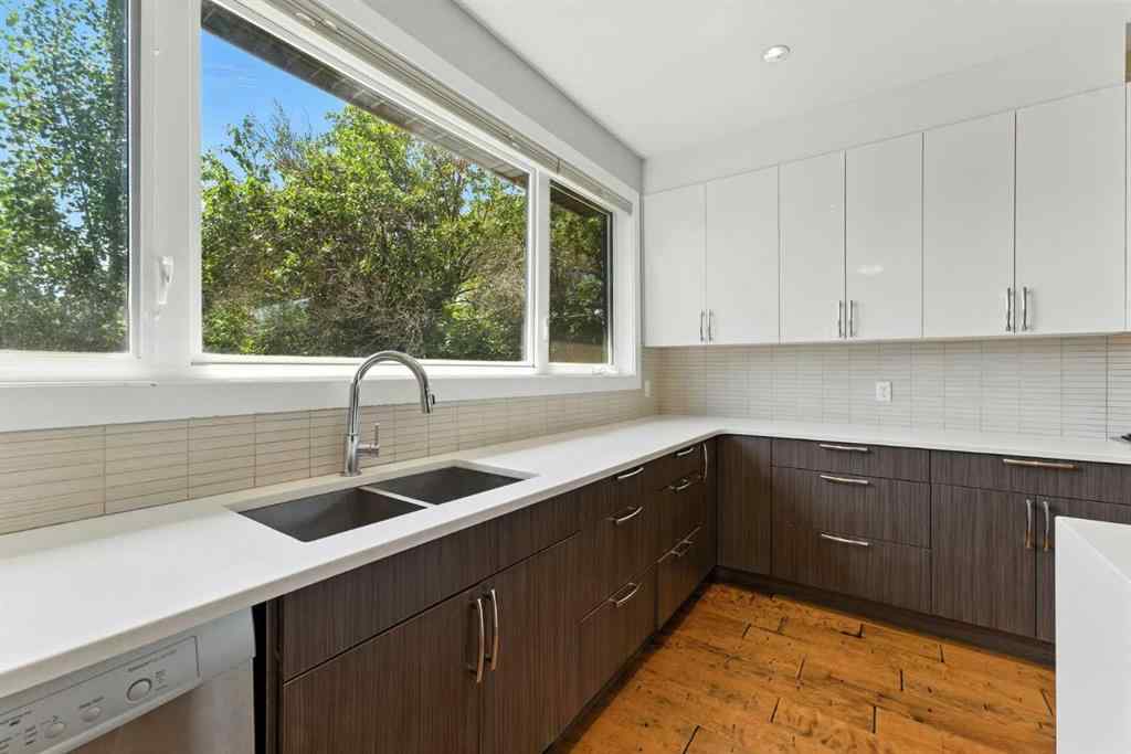 MLS® A2239529 - 403 20 Avenue NW in Mount Pleasant Calgary, Residential