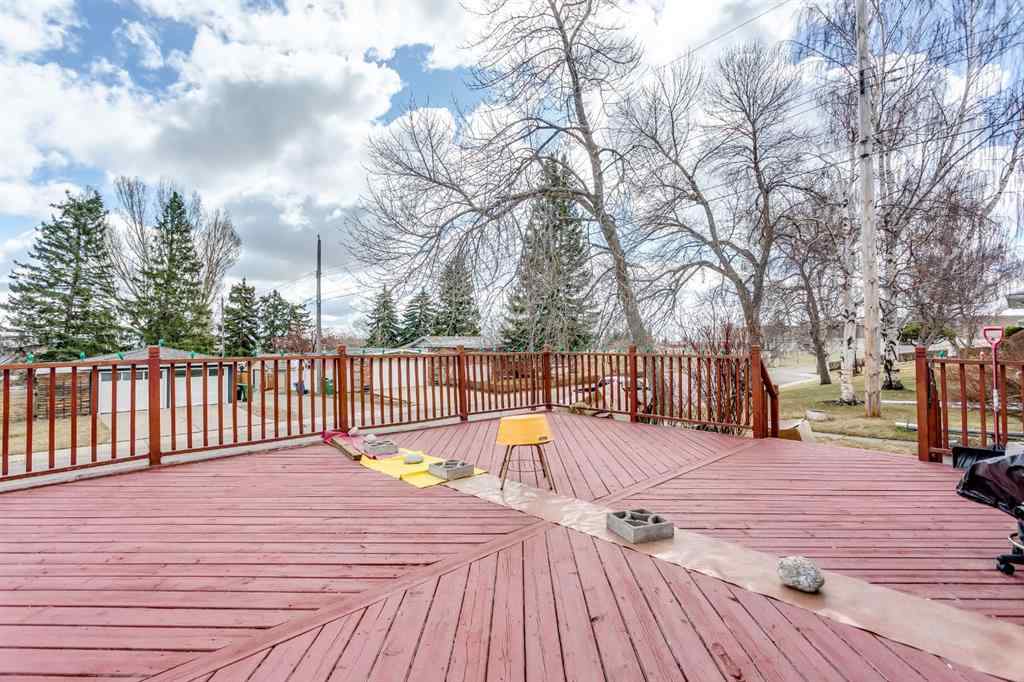 MLS® A2239554 - 7803 Hunterslea Crescent NW in Huntington Hills Calgary, Residential