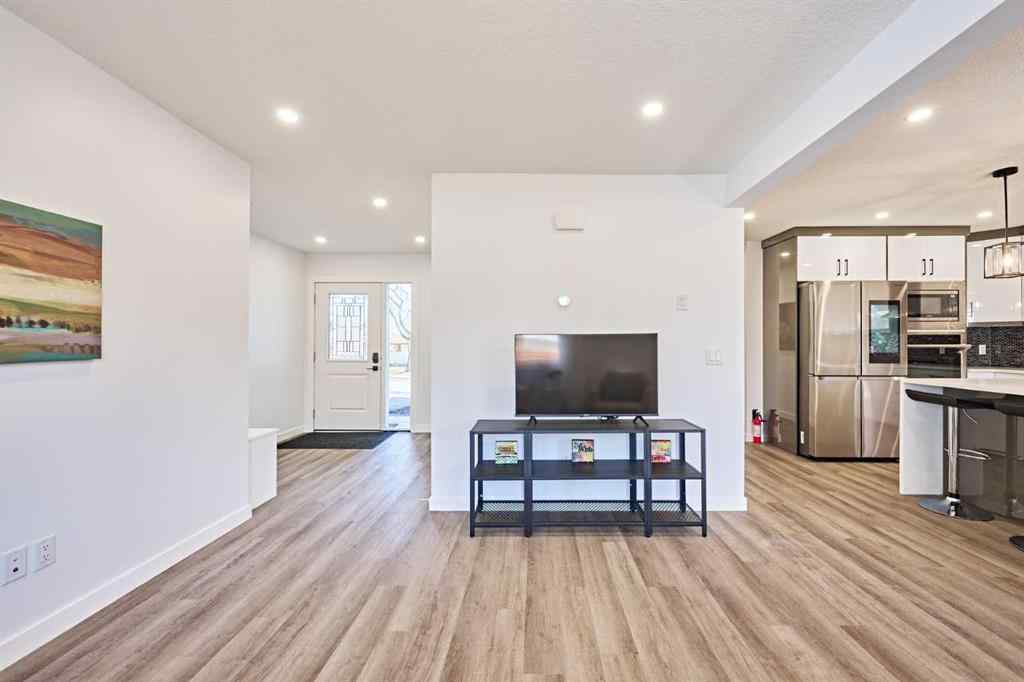 MLS® A2239567 - 77 Hartford Road NW in Highwood Calgary, Residential