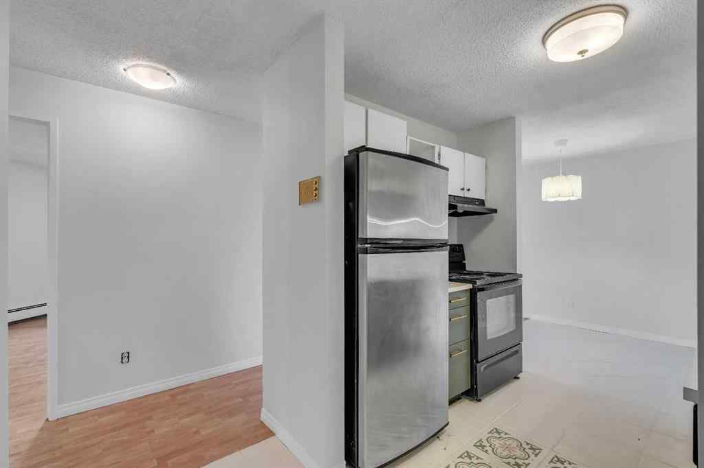 MLS® A2239591 - Unit #206 1915 26 Street SW in Killarney/Glengarry Calgary, Residential