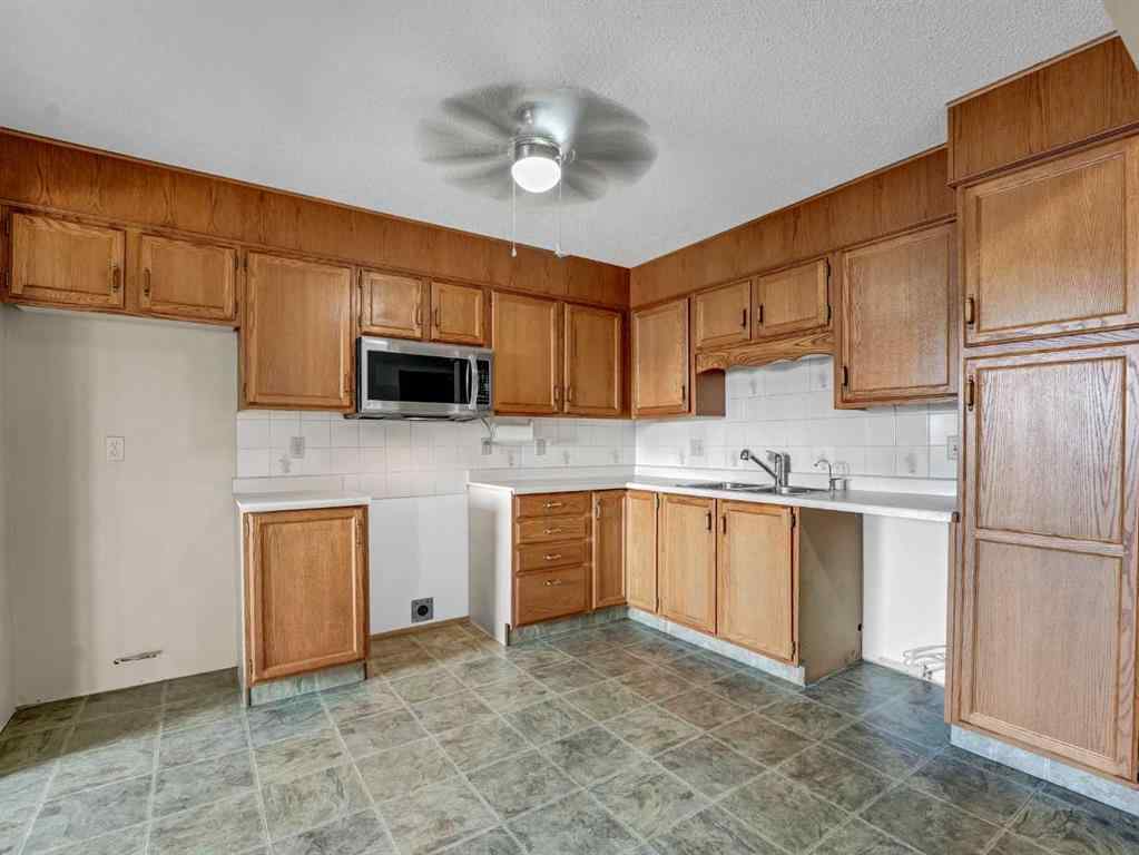 MLS® A2239639 - Unit #225 3090 15 Avenue SE in Crestwood-Norwood Medicine Hat, Residential