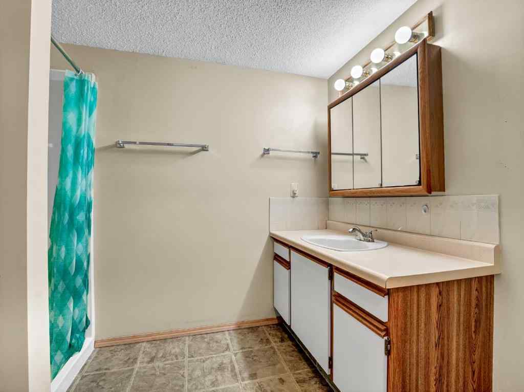 MLS® A2239639 - Unit #225 3090 15 Avenue SE in Crestwood-Norwood Medicine Hat, Residential