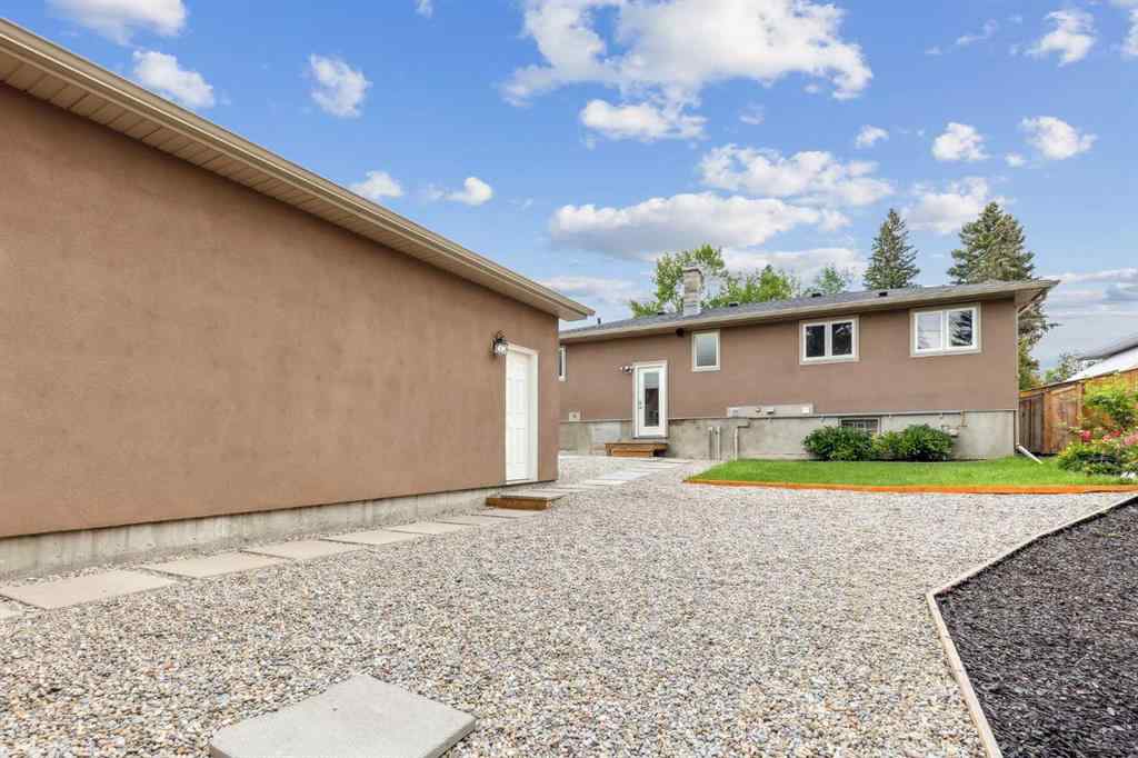 MLS® A2239672 - 139 Cornwallis Drive NW in Cambrian Heights Calgary, Residential