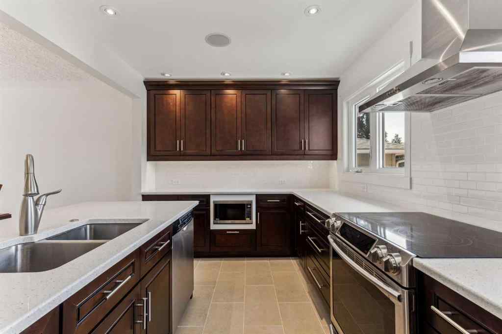 MLS® A2239672 - 139 Cornwallis Drive NW in Cambrian Heights Calgary, Residential