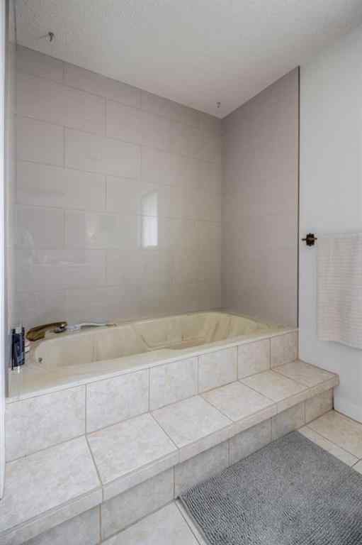 MLS® A2239717 - 3710 Oak Drive S in Redwood Lethbridge, Residential