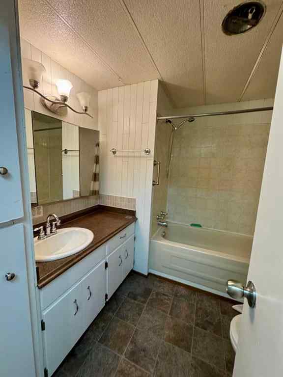 MLS® A2239800 - 5212 52A Street   in NONE Eckville, Residential