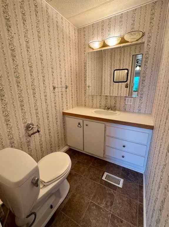 MLS® A2239800 - 5212 52A Street   in NONE Eckville, Residential