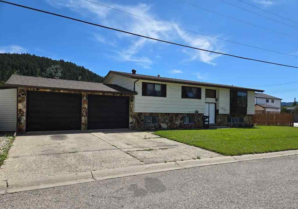 MLS® A2239860 - 3002 225 Street  in NONE Bellevue, Residential