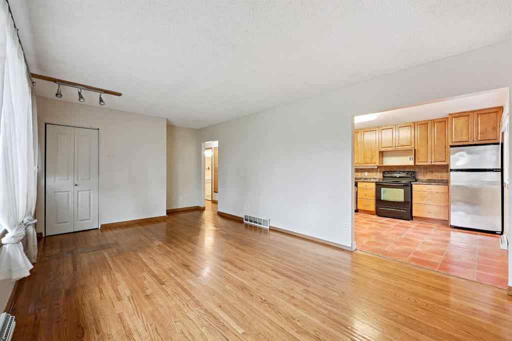 MLS® A2239922 - 2602 44 Street SE in Forest Lawn Calgary, Residential