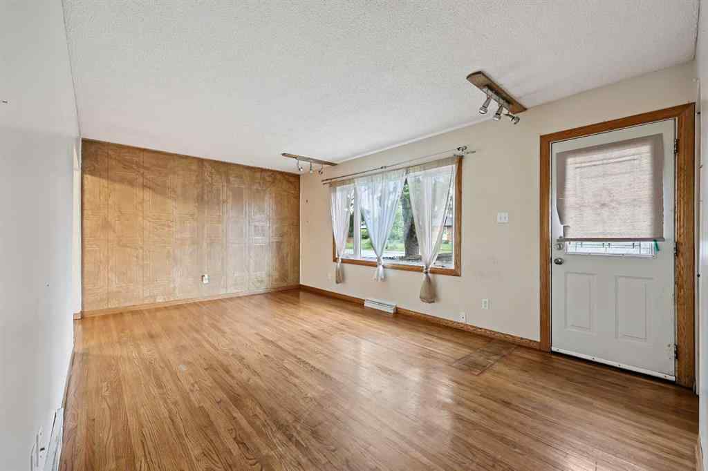 MLS® A2239922 - 2602 44 Street SE in Forest Lawn Calgary, Residential