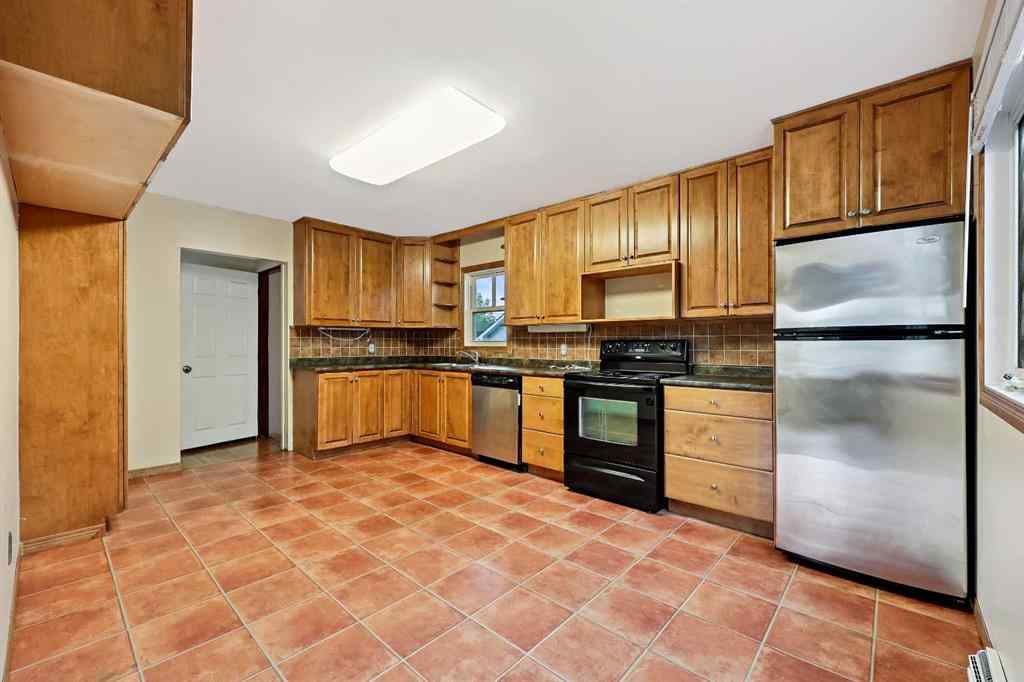 MLS® A2239922 - 2602 44 Street SE in Forest Lawn Calgary, Residential