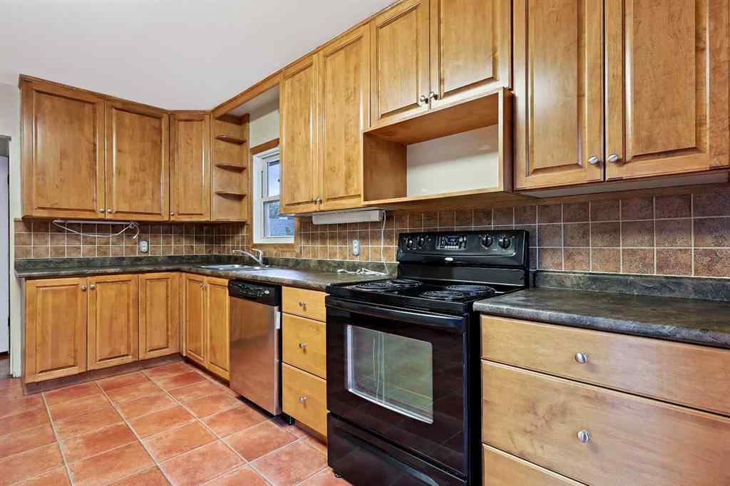 MLS® A2239922 - 2602 44 Street SE in Forest Lawn Calgary, Residential
