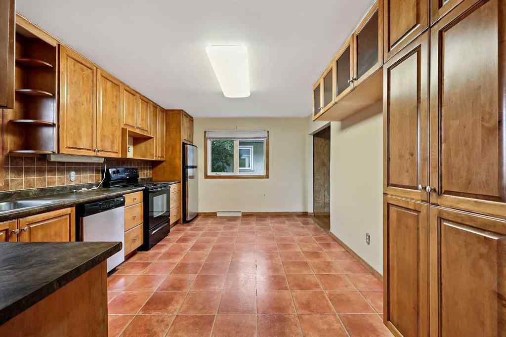 MLS® A2239922 - 2602 44 Street SE in Forest Lawn Calgary, Residential