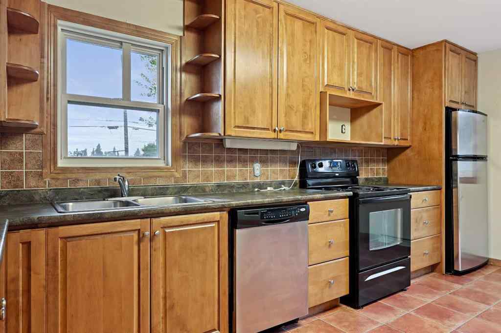 MLS® A2239922 - 2602 44 Street SE in Forest Lawn Calgary, Residential