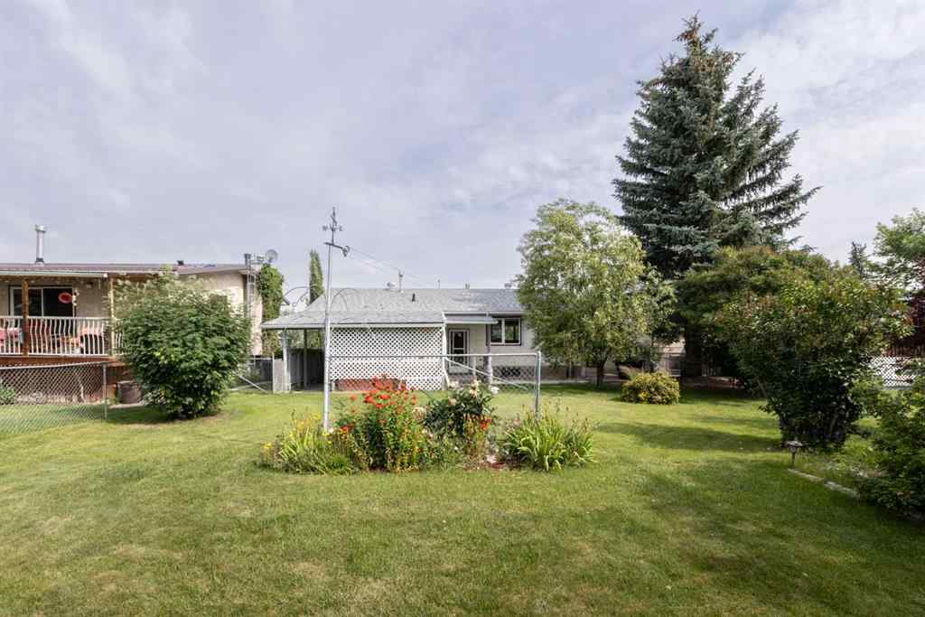 MLS® A2239933 - 17 Northstar Drive  in Fairway Heights Lacombe, Residential