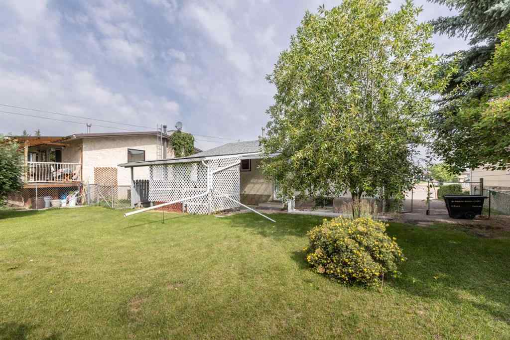 MLS® A2239933 - 17 Northstar Drive  in Fairway Heights Lacombe, Residential