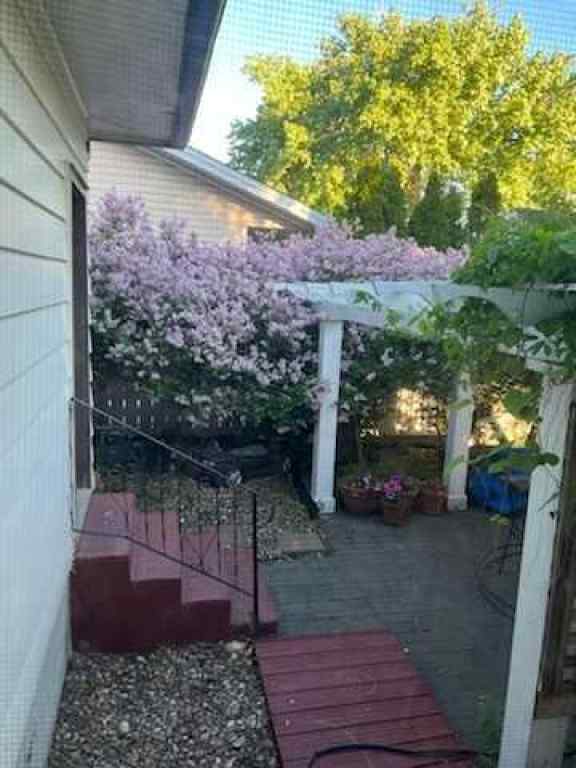 MLS® A2239954 - 302 Prospect Drive SW in SW Hill Medicine Hat, Residential