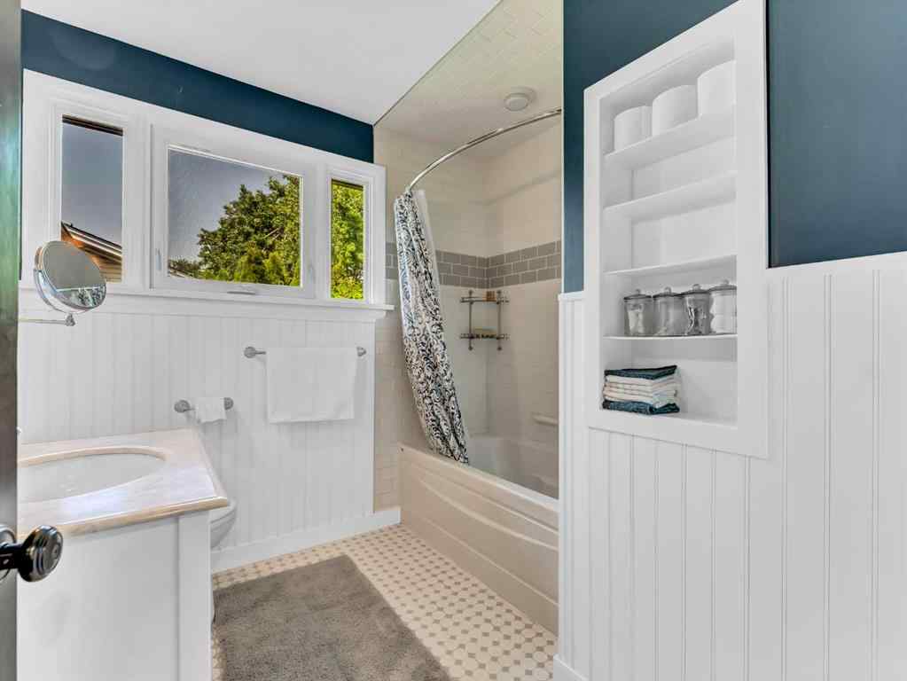 MLS® A2239954 - 302 Prospect Drive SW in SW Hill Medicine Hat, Residential