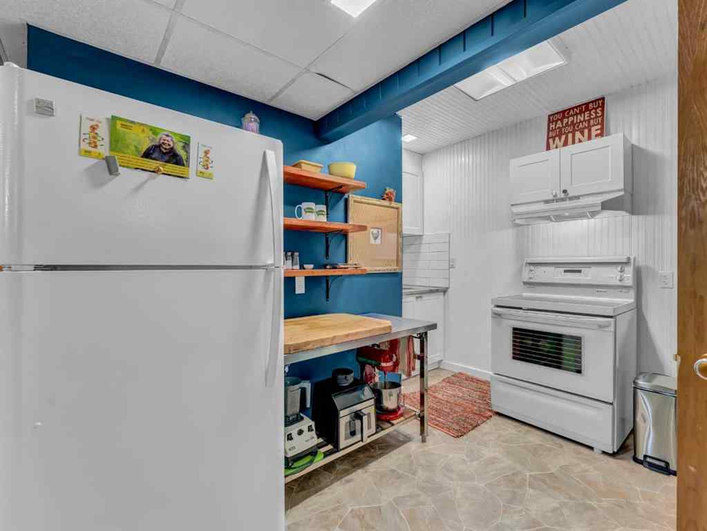 MLS® A2239954 - 302 Prospect Drive SW in SW Hill Medicine Hat, Residential