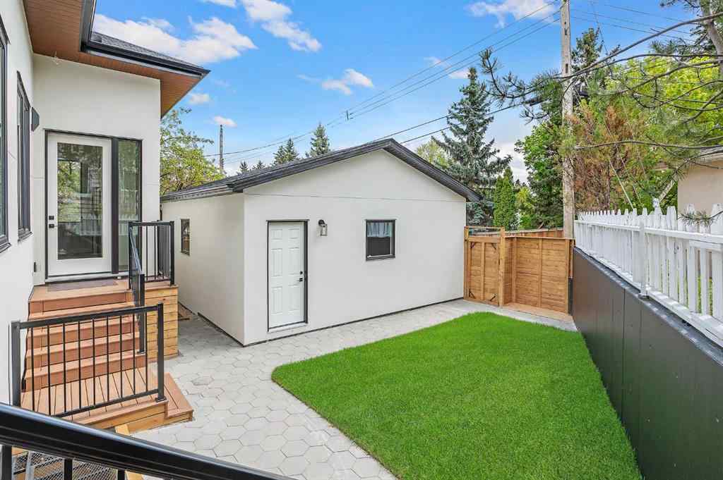 MLS® A2239968 - 1027 39 Avenue NW in Cambrian Heights Calgary, Residential