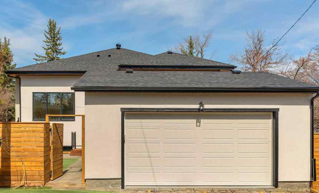MLS® A2239968 - 1027 39 Avenue NW in Cambrian Heights Calgary, Residential