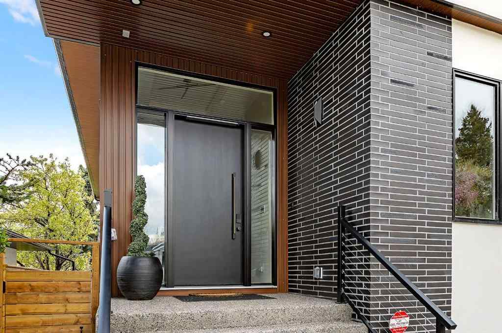 MLS® A2239968 - 1027 39 Avenue NW in Cambrian Heights Calgary, Residential