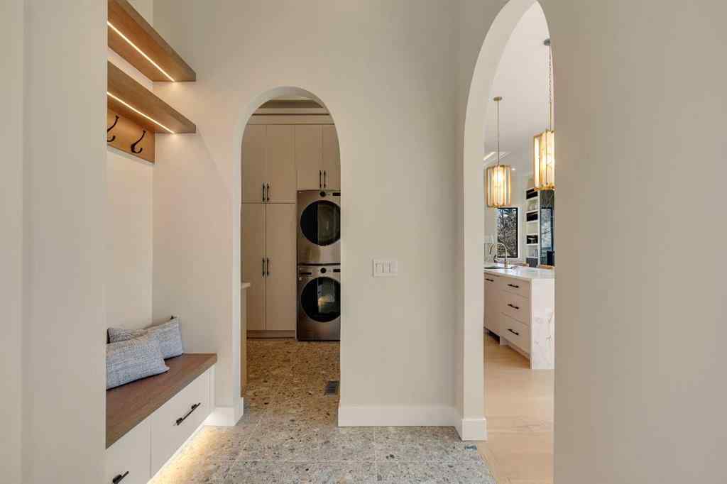 MLS® A2239968 - 1027 39 Avenue NW in Cambrian Heights Calgary, Residential