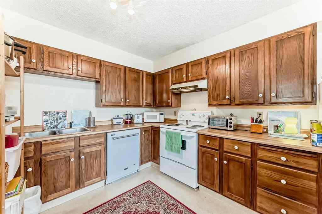 MLS® A2240036 - Unit #305 145 Point Drive NW in Point McKay Calgary, Residential