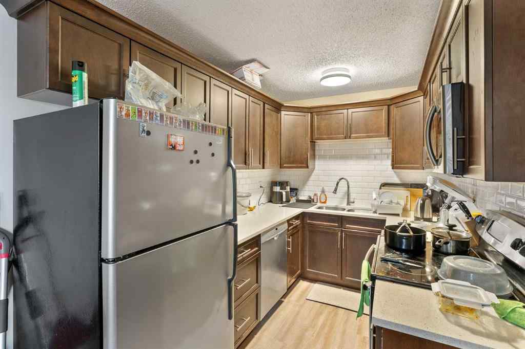MLS® A2240044 - 423 10 Avenue NE in Renfrew Calgary, Multi-Family