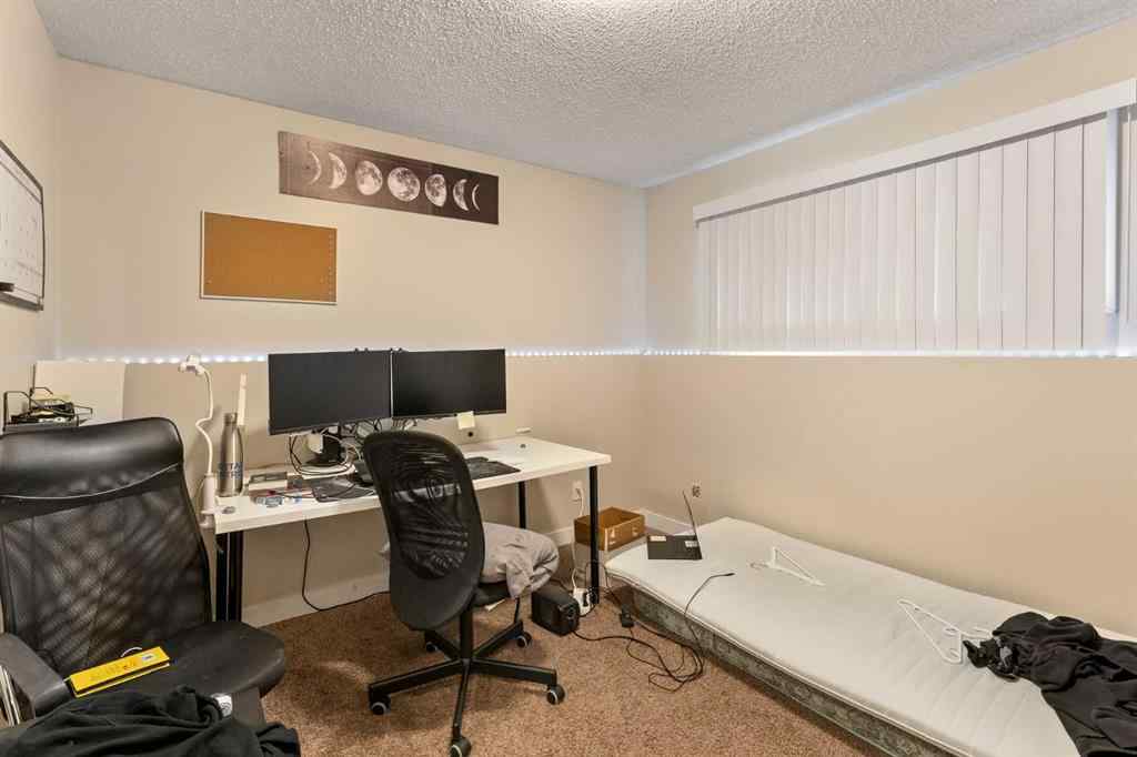 MLS® A2240044 - 423 10 Avenue NE in Renfrew Calgary, Multi-Family