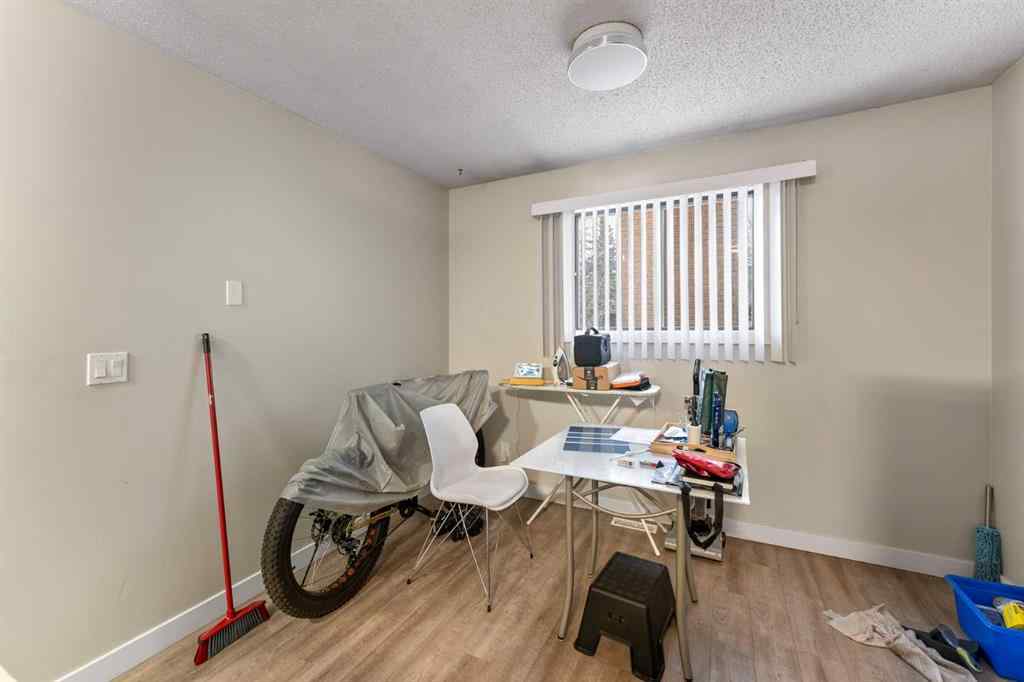 MLS® A2240044 - 423 10 Avenue NE in Renfrew Calgary, Multi-Family