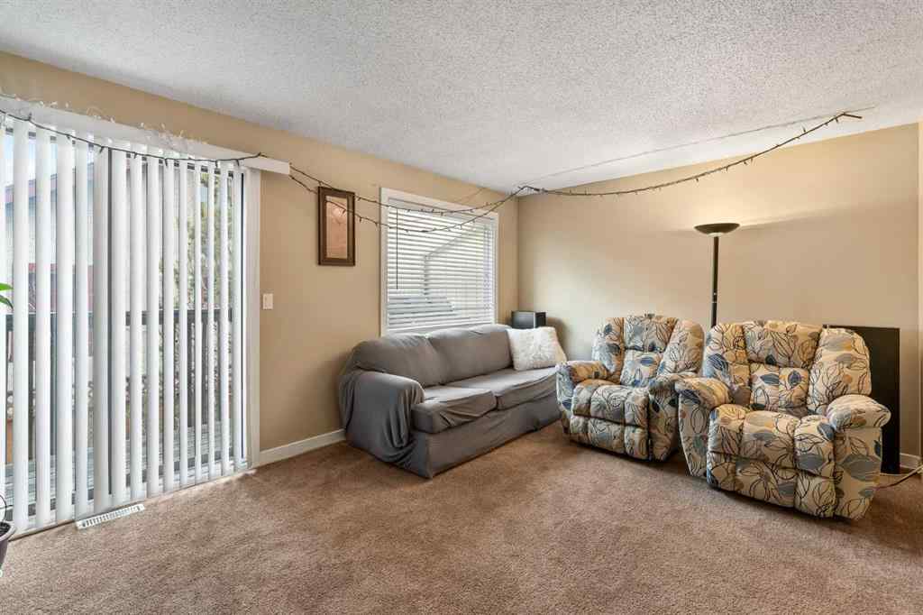 MLS® A2240044 - 423 10 Avenue NE in Renfrew Calgary, Multi-Family