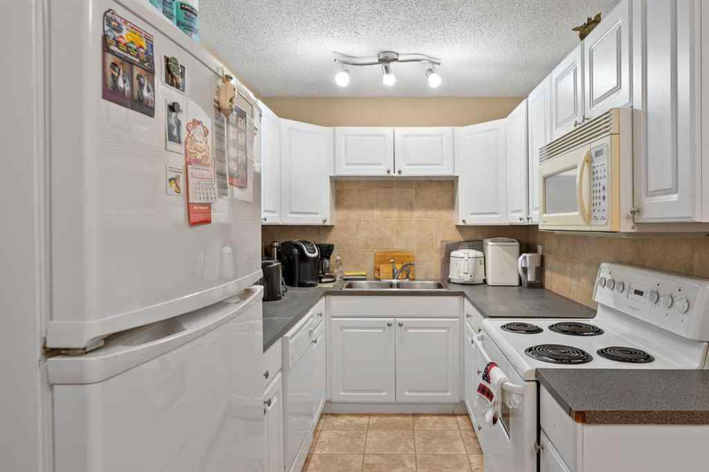 MLS® A2240044 - 423 10 Avenue NE in Renfrew Calgary, Multi-Family