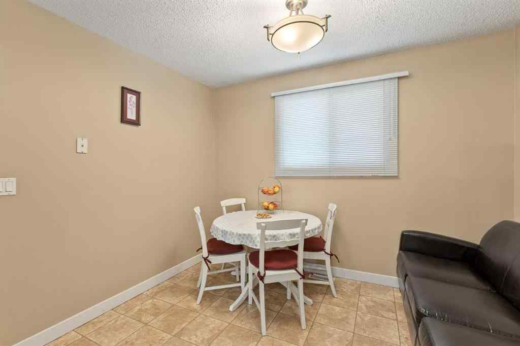MLS® A2240044 - 423 10 Avenue NE in Renfrew Calgary, Multi-Family