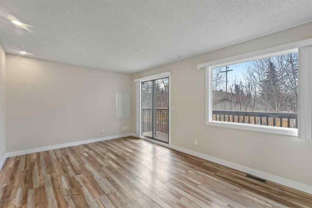 MLS® A2240044 - 423 10 Avenue NE in Renfrew Calgary, Multi-Family