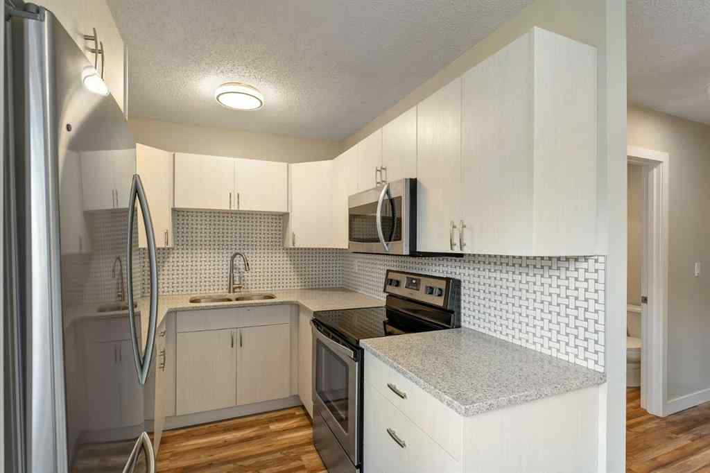 MLS® A2240044 - 423 10 Avenue NE in Renfrew Calgary, Multi-Family
