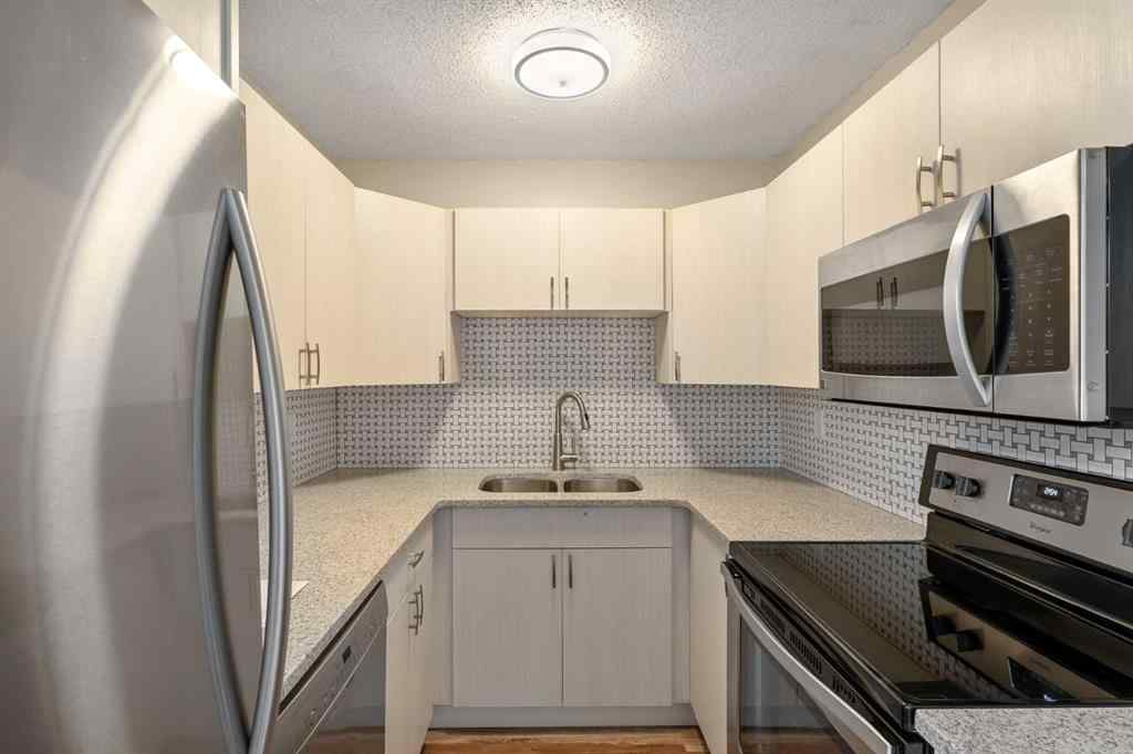 MLS® A2240044 - 423 10 Avenue NE in Renfrew Calgary, Multi-Family