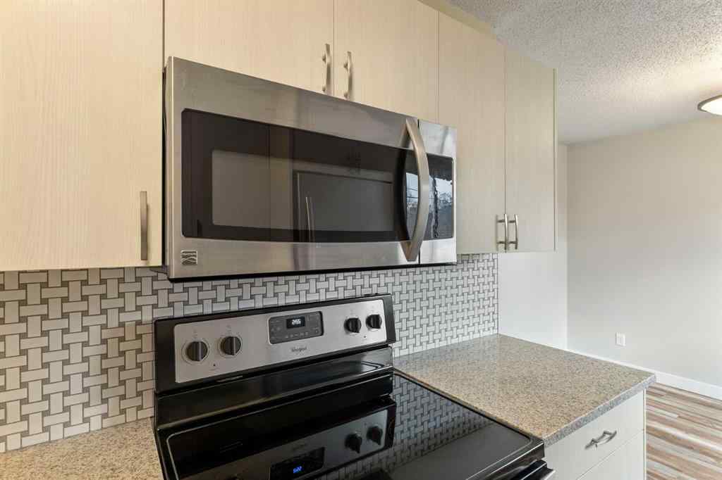 MLS® A2240044 - 423 10 Avenue NE in Renfrew Calgary, Multi-Family