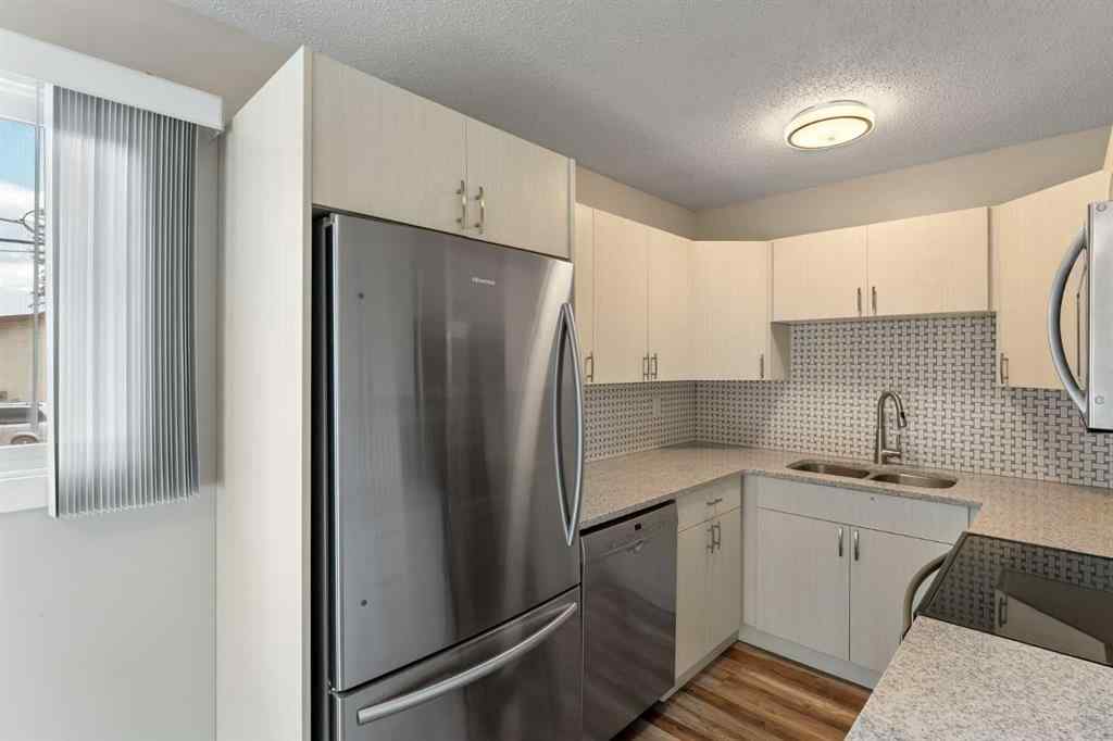 MLS® A2240044 - 423 10 Avenue NE in Renfrew Calgary, Multi-Family