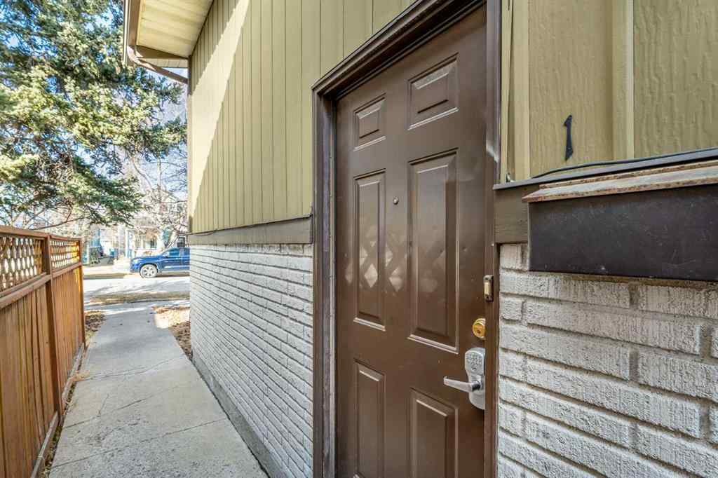 MLS® A2240044 - 423 10 Avenue NE in Renfrew Calgary, Multi-Family
