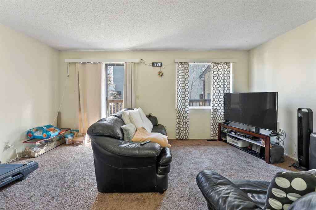 MLS® A2240044 - 423 10 Avenue NE in Renfrew Calgary, Multi-Family