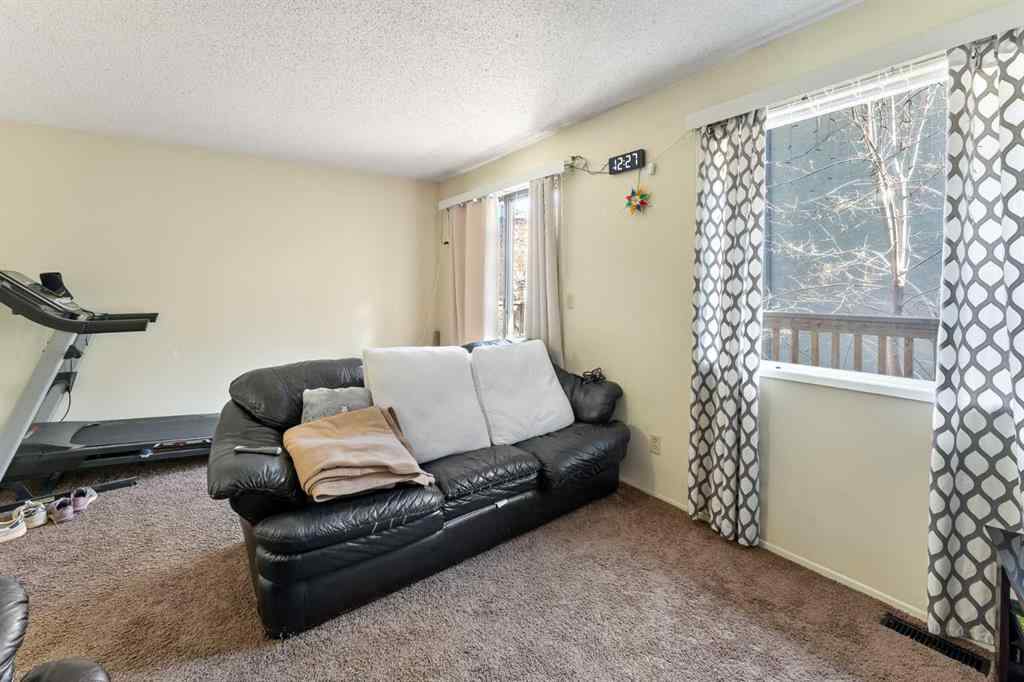 MLS® A2240044 - 423 10 Avenue NE in Renfrew Calgary, Multi-Family