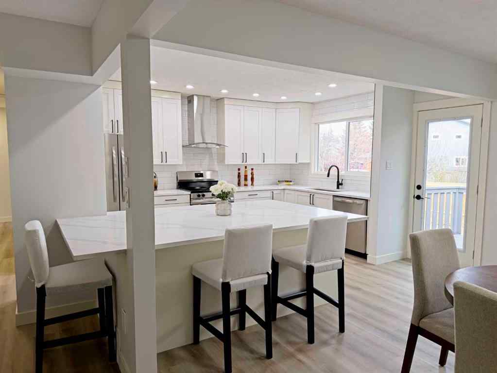 MLS® A2240053 - 7032 78 Street NW in Silver Springs Calgary, Residential