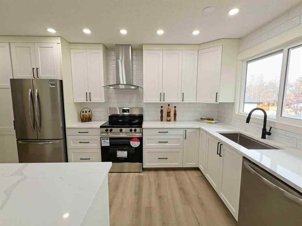 MLS® A2240053 - 7032 78 Street NW in Silver Springs Calgary, Residential