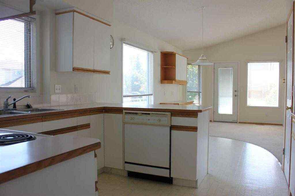 MLS® A2240060 - 179 Sunlake Way SE in Sundance Calgary, Residential