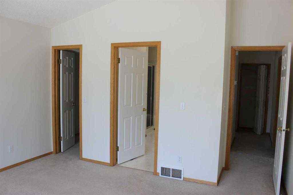MLS® A2240060 - 179 Sunlake Way SE in Sundance Calgary, Residential