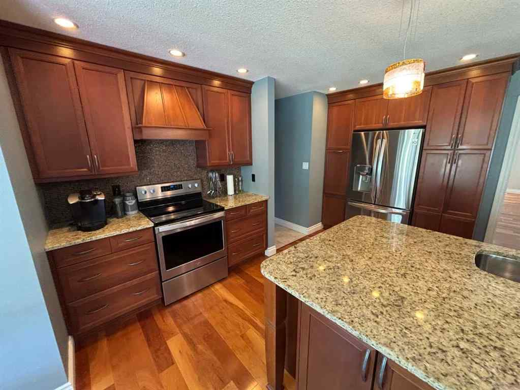 MLS® A2240074 - 10006 88 Street  in The Pines Peace River, Residential