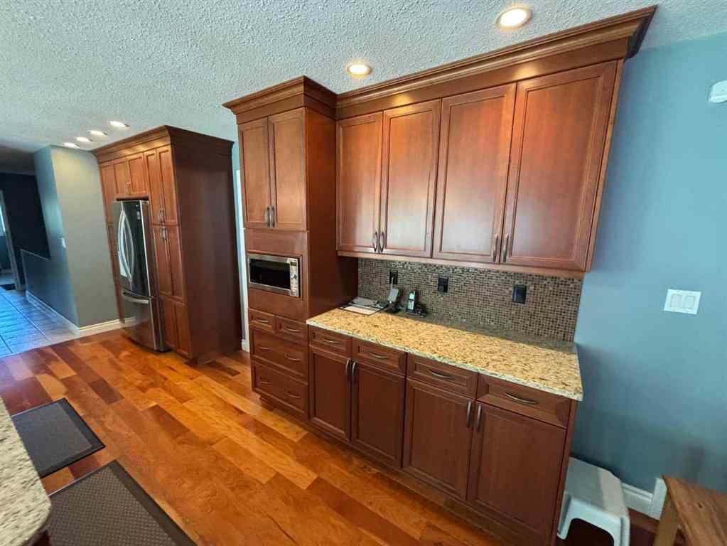 MLS® A2240074 - 10006 88 Street  in The Pines Peace River, Residential